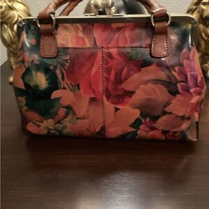 Patricia Nash NWT Floral Leather Handbag. 12” x 8” x 3”